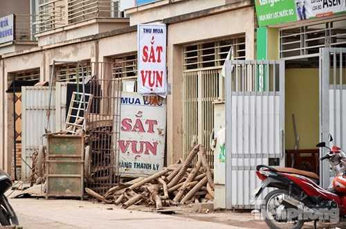 Biệt thự tiền tỷ bỏ hoang thành nơi rửa xe, bán trà đá, thu mua sắt vụn