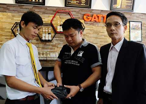 Đà Nẵng, tài xế taxi, trả lại tiền cho khách, để quên Tiên Sa