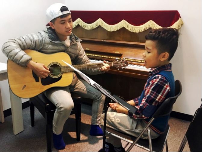 Hé lộ hậu trường tập luyện chung kết Young hit young beat Nhí tài năng