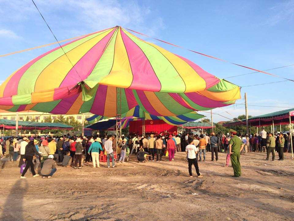 Nhiều người dân đã tập trung từ sáng sớm