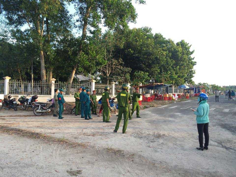 Dự kiến trước sự có mặt của nhiều người, lực lượng chức năng tỉnh Bình Phước đã lập nhiều tầng kiểm soát,nhiều chốt chặn để đảm bảo trật tự phiên xét xử