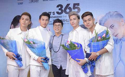 NSƯT Thành Lộc cũng dành thời gian đến chia vui cùng bốn chàng trai 365.