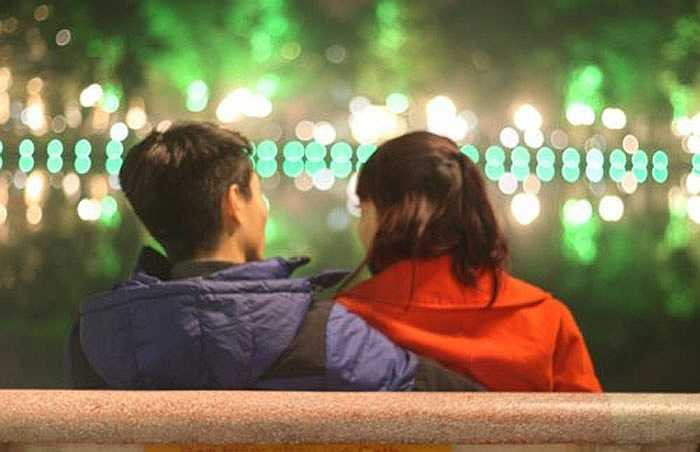 Nở rộ thời gian gần đây, dịch vụ thuê người yêu đi chơi Noel cũng khiến nhiều người tò mò. Tùy các gói như 'gói bạn bè', 'gói hẹn hò', 'gói lãng mạn' mà người sử dụng dịch vụ này cần chi từ 300.000 đồng đến 1 triệu đồng để có một buổi đi chơi cùng người 'bạn gái thuê'. 