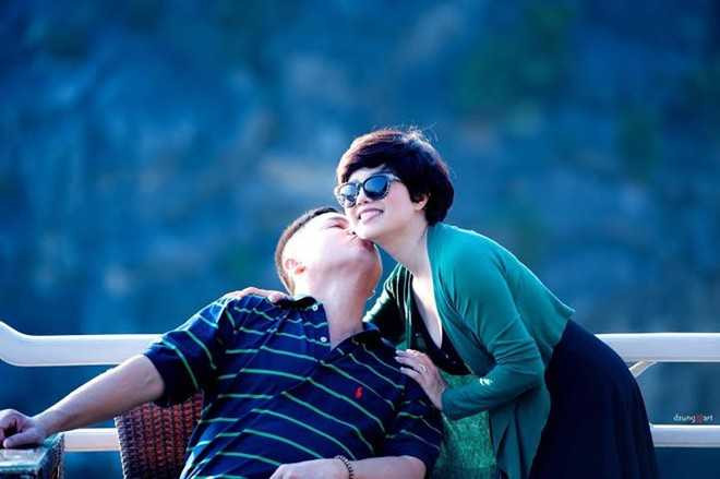 NSƯT Chí Trung: '30 năm vẫn chưa tặng nhẫn cưới cho vợ'