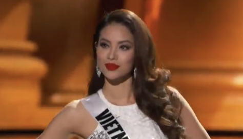 phạm hương váy dạ hội