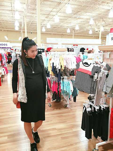 Cựu siêu mẫu hiện đang có một cuộc sống hạnh phúc viên mãn cùng chồng là bác sĩ Việt kiều Richard.