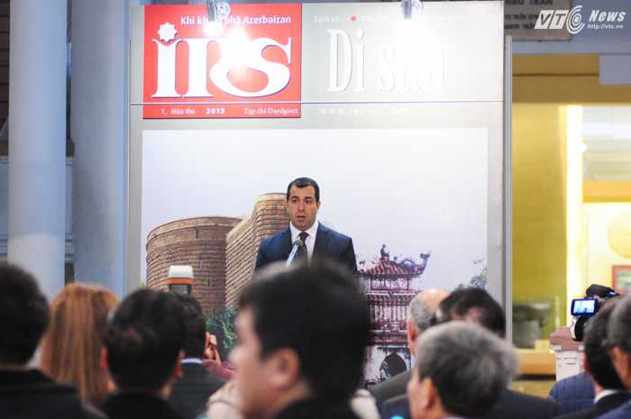 Đại sứ Azerbaijan tại Việt Nam Anar Imanov phát biểu trong lễ ra mắt số đầu tiên IRS tiếng Việt - Ảnh: Tùng Đinh