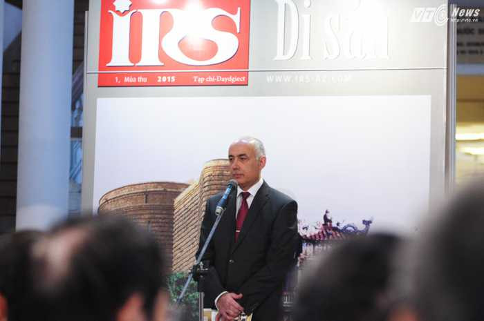 Tổng biên tập tạp chí IRS Musa Mardzanli trong lễ ra mắt - Ảnh: Tùng Đinh