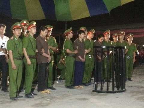 Các bị cáo nghe tòa tuyên án Các bị cáo nghe tòa tuyên án