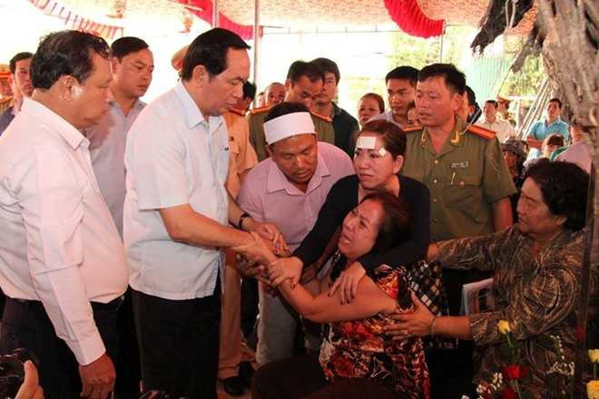 Rạng sáng 8/7, thi thể các nạn nhân được chuyển về gia đình để tổ chức tang lễ.