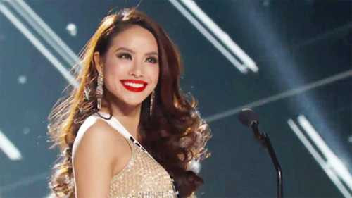 Phạm Hương trong phần giới thiệu bản thân