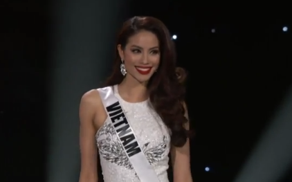 phạm hương váy dạ hội