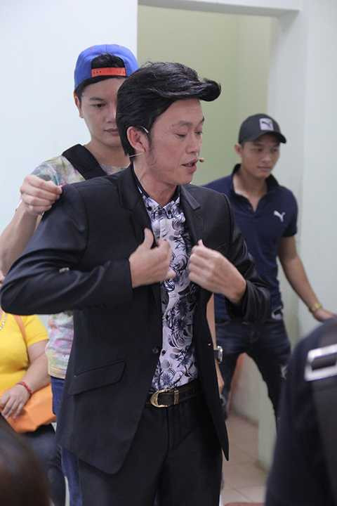 Ở tình huống cuối cùng trong chương trình, danh hài Hoài Linh và Trường Giang chạm trán cùng 4 khách mời. Lấy bối cảnh diễn ra tại một buổi họp phụ huynh ở trường học, “Mười Khó” vào vai thầy hiệu trưởng, “Ông Sáu Bảnh” hóa thân thầy giám thị và 4 khách mời lần lượt đảm nhiệm vai phụ huynh của những học sinh cá biệt.