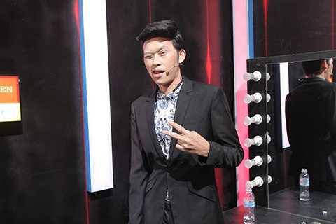 Tuy nhiên, chỉ ít phút sau, Hoài Linh đã lột xác bảnh bao với vai trò giám khảo của chương trình. 