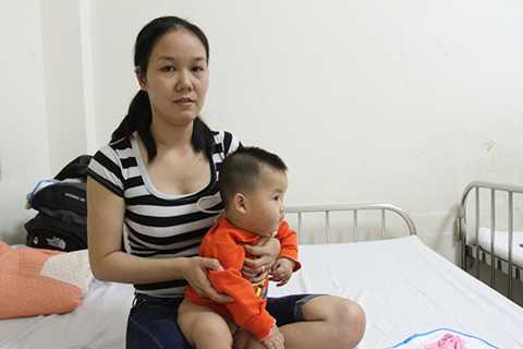 Bé trai 8 tháng tuổi, nghi bị đánh, bầm tím ở mặt, nhóm trẻ gia đình, Đà Nẵng