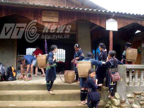 Tây balô thích ăn ngủ tại bản vừa tiết kiệm vừa tìm hiểu văn hóa, phong tục bản làng