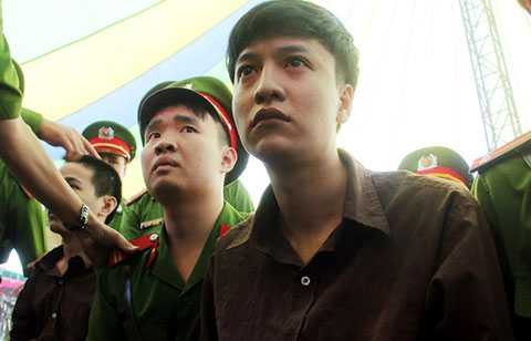 Kẻ chủ mưu tỏ ra trầm tĩnh, lạnh lùng trước giờ xử án. 