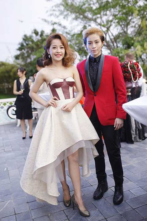 Chi Pu là hotgirl có gương mặt xinh đẹp và đang được nhiều khán giả trẻ yêu thích hiện nay. Cơ thể của cô nàng gần như toàn diện nhưng lại có khuyết điểm hy hữu là vòng 1 khá nhỏ