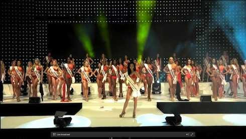 Á hậu Hà Thu trong phần thi bikini.