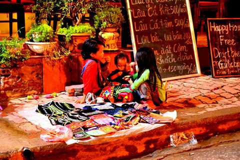 Bữa ăn tối của em. Ảnh: Phạm Tô Chiêm 