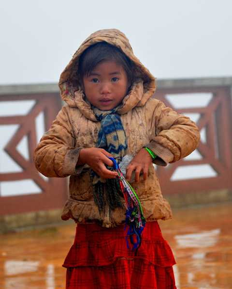 Em bé ở Hầu Thào trong mùa rét. Ảnh: Phạm Tô Chiêm 