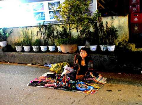 Không ai mua hàng. Ảnh: Phạm Tô Chiêm 