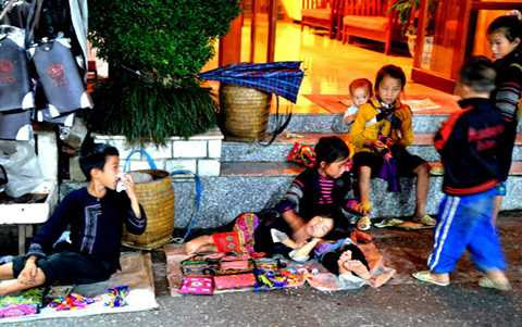 Ở phố Cầu Mây - đêm đã khuya và rất lạnh. Ảnh: Phạm Tô Chiêm 