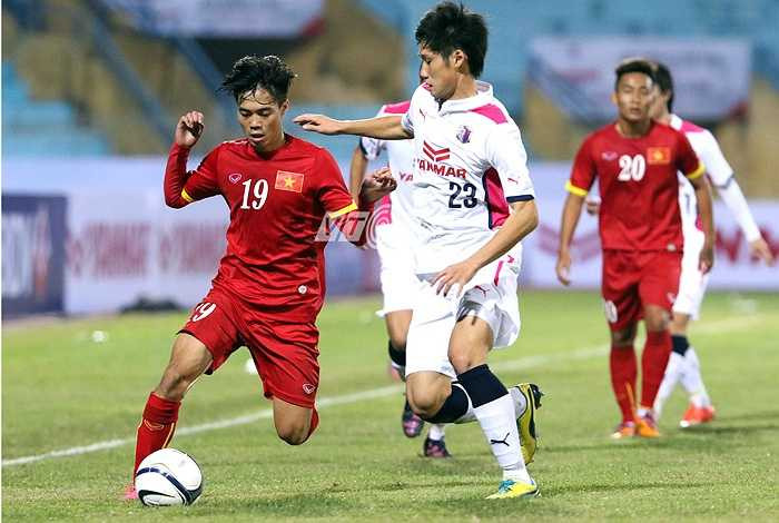 Ở U23 Việt Nam hiện tại, Văn Toàn được xếp thi đấu như một tiền vệ cánh phải và anh thực sự đang chiếm được cảm tình lớn từ HLV Miura. (Ảnh: Quang Minh)