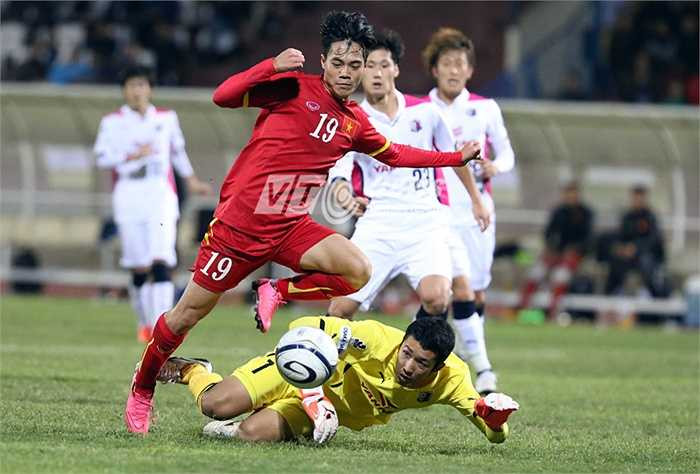 Bàn thắng đến từ nỗ lực theo bóng tới cùng của tiền đạo HAGL. (Ảnh: Quang Minh)