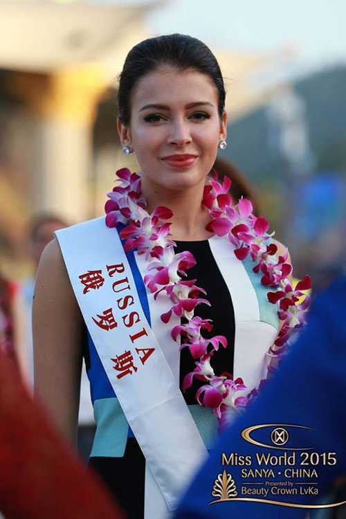 Lan Khuê lọt top 11 Hoa hậu Thế giới 2015 nhờ sự bình chọn của khán giả