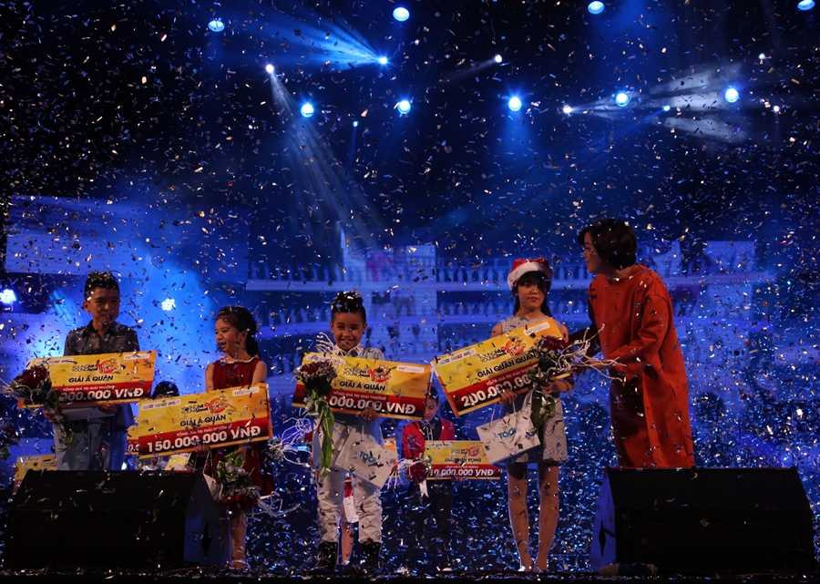 Thùy Anh đăng quang quán quân Nhí Tài Năng, ẵm 200 triệu của Mỹ Linh