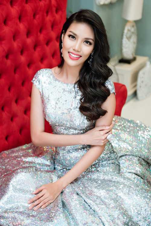 Trang phục dạ hội của Lan Khuê