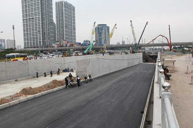 Đây là dự án hầm chui đầu tiên sử dụng công nghệ khoan cọc xi măng đất (Jet – Grouting). Công nghệ này cho phép xử lý sâu đến 50m, trong những địa hình phức tạp.