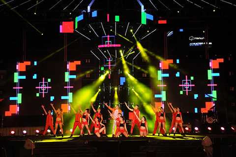 Đà Nẵng, đón năm mới, năm 2016, Lễ hội đếm ngược, đặc sắc, trình diễn nhạc DJ, ánh sáng 3D, Countdown Party