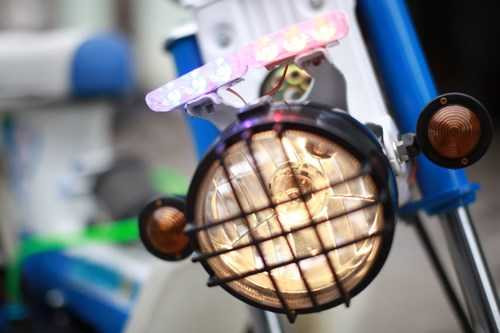 Đèn Police xanh đỏ tạo hiệu ứng bắt mắt khi đi đêm