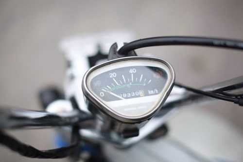 Đồng hồ zin của xe