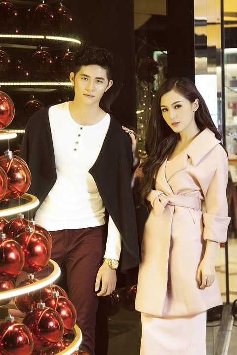 Kelly Nguyễn từng trải qua nhiều lần “dao kéo” để hoàn thiện gương mặt của mình với chiếc cằm V-line thon gọn.