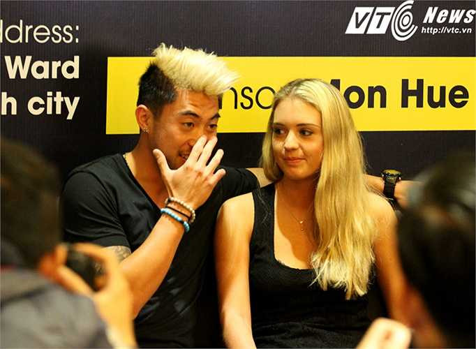 Lee Nguyễn tình tứ với Janell suốt buổi gặp mặt