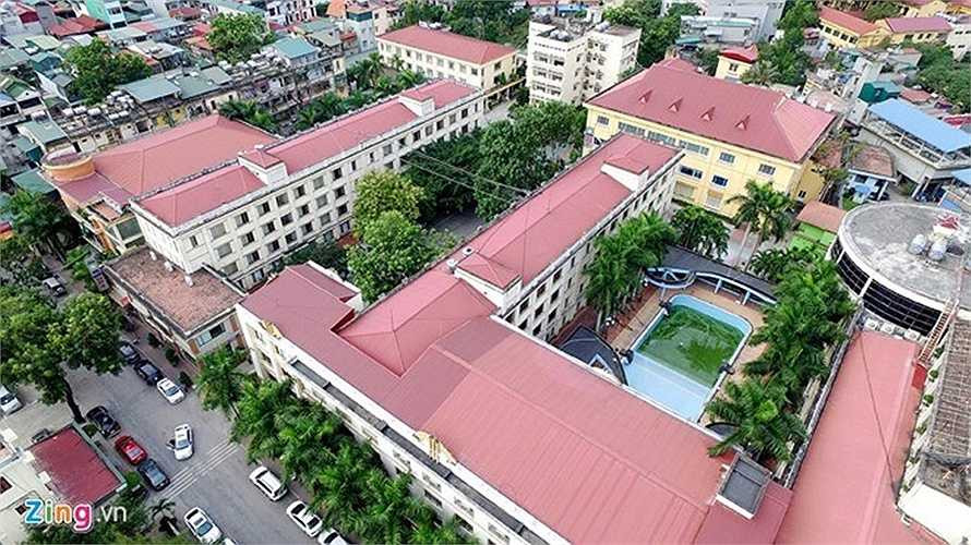 Đơn vị đang quản lý và vận hành trực tiếp khách sạn Kim Liên là Công ty du lịch Kim Liên. Đơn vị này chủ yếu hoạt động trong lĩnh vực nhà hàng và dịch vụ ăn uống, kinh doanh dịch vụ lưu trú ngắn ngày. Năm 2014, doanh thu đơn vị này đạt 127 tỷ đồng, lợi nhuận sau thuế 13,5 tỷ đồng.