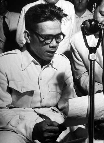 Bảy Viễn trong một lần đọc diễn văn. Ảnh: Life