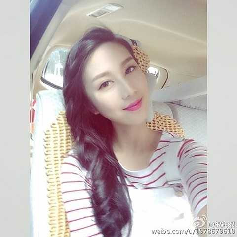 Nữ sinh 9X có nickname rất ngắn gọn là He đang theo học trường Đại học Liêu Ninh, Trung Quốc.