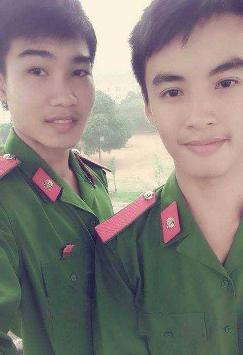 Thời gian đầu vào học trong Đại học Phòng cháy chữa cháy kỷ luật nghiêm khắc khiến chàng trai phải thay đổi cách sống. Chàng trai vui vẻ nói: “Vì là thời gian đầu mới vào trường em chưa biết quy định giờ điểm danh nên đã xuống muộn, may là không bị phạt:”.