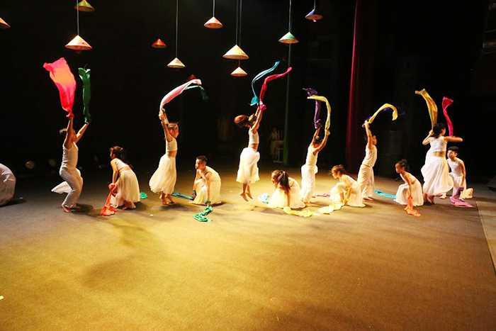 Sắc màu tuổi thơ