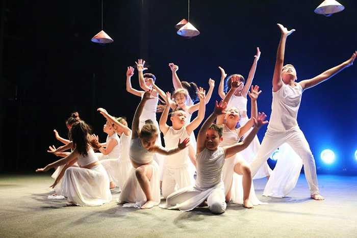 Sắc màu tuổi thơ