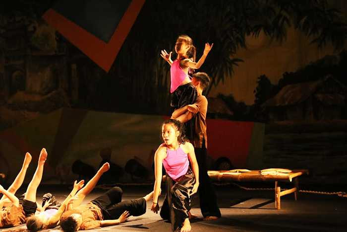 Sắc màu tuổi thơ