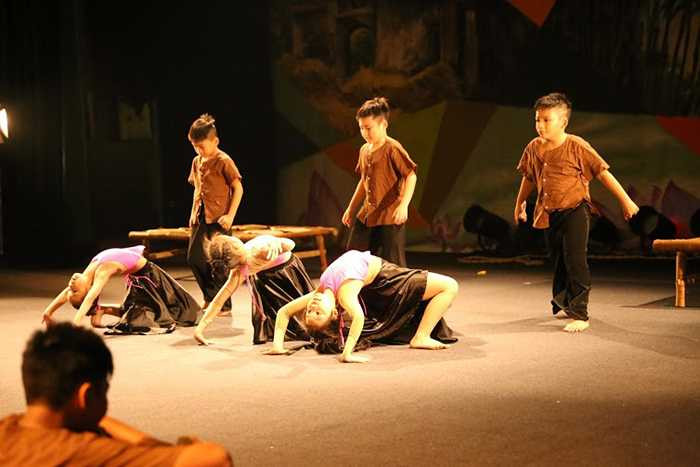 Sắc màu tuổi thơ