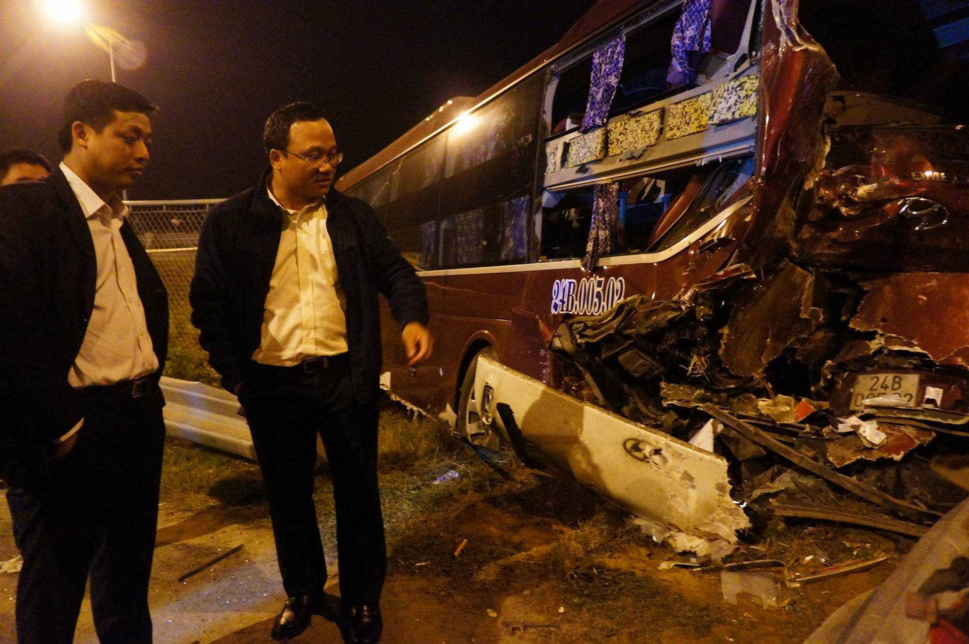 Ngay sau khi nhận được tin vụ tai nạn, Phó Chủ tịch phụ trách Uỷ ban ATGT Quốc gia - ông Khuất Việt Hùng đã có mặt tại hiện trường vụ tai nạn chỉ đạo khắc phục.