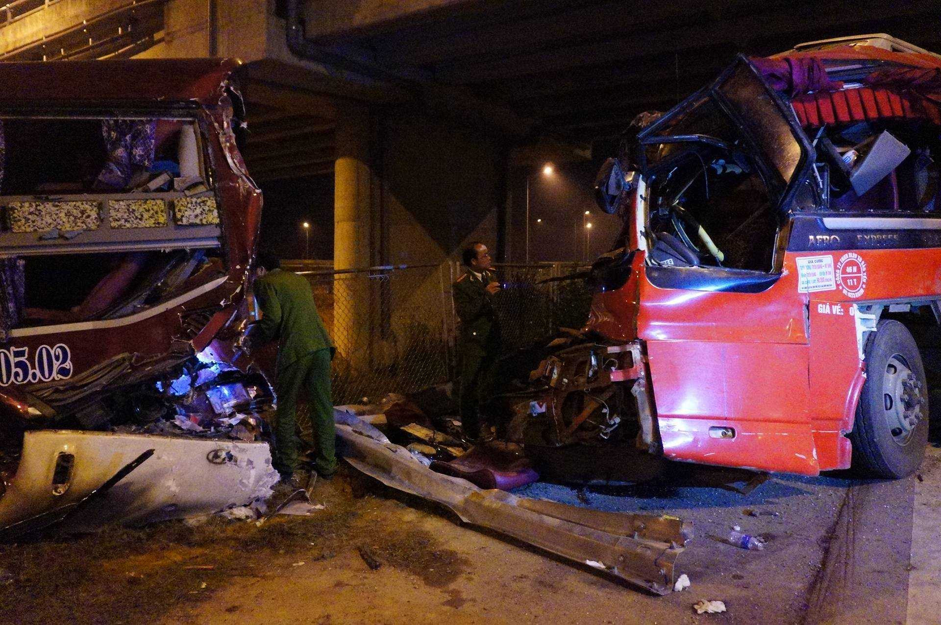 Hiện trường vụ tai nạn thảm khốc trên cao tốc Nội Bài - Lào Cai