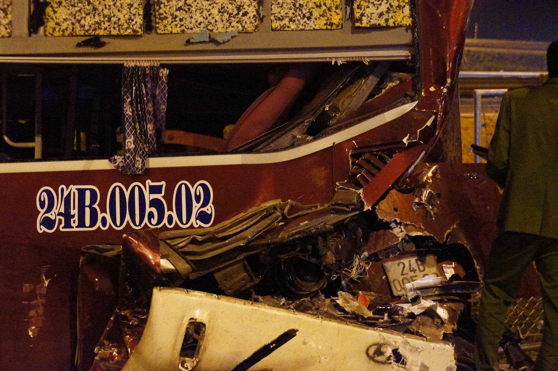 Vụ tai nạn khiến 2 người tử vong tại chỗ là vợ chồng ông Vũ Đức Hiến (SN 1957) và bà Nguyễn Thị Thuỷ (SN 1960), địa chỉ Nghĩa Tân, Cầu Giấy, Hà Nội.