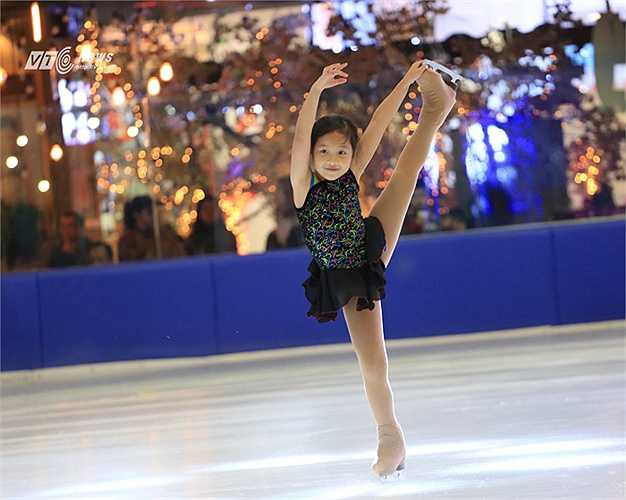 Giải Trượt băng nghệ thuật tẫm cỡ nhất của Việt Nam đã đi hết chặng đường, buổi GALA vào tối qua 19/12/2015 là buổi lễ vinh danh những lớp VĐV Trượt băng nghệ thuật đầu tiên của Việt Nam.